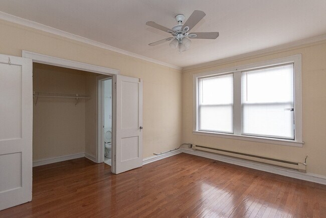Building Photo - 4542 N Damen Ave