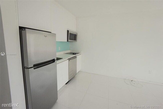 Building Photo - 1 br, 1 bath Condo - 801 15 ST 102 Unit 102
