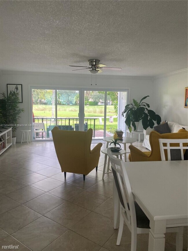 Foto del edificio - 2 br, 2 bath Condo - 4040 N Pine Island Rd...