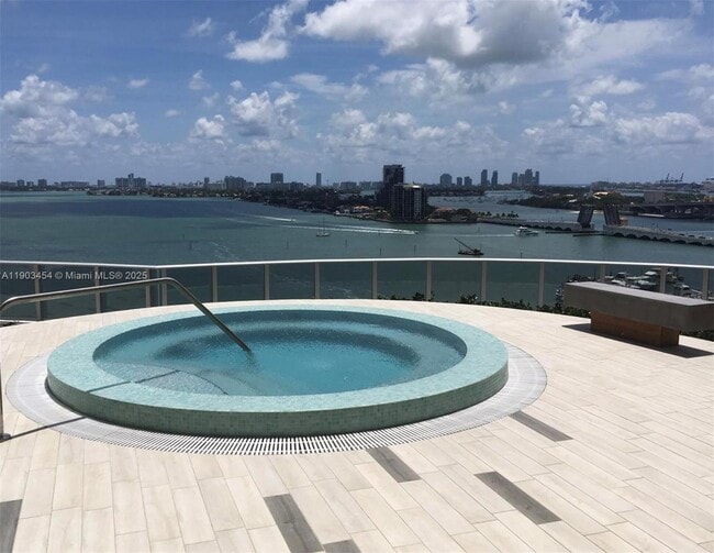 Foto del edificio - 488 NE 18th St