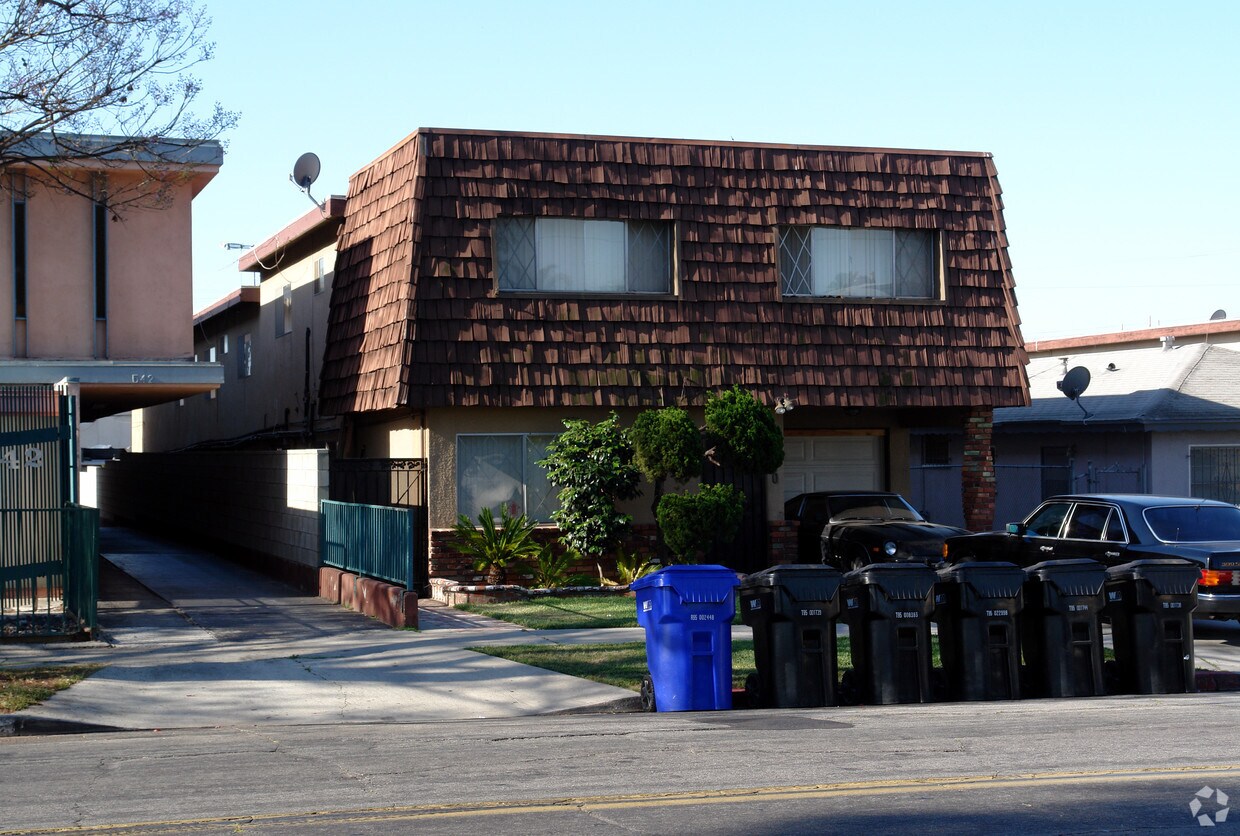Building Photo - 540 Hyde Park Pl