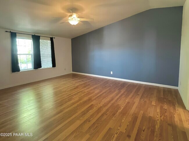 Building Photo - 1124 Louie St