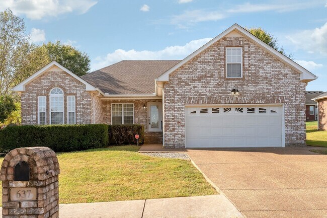 Foto del edificio - 637 Community Ct