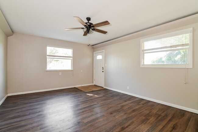 Building Photo - 126 Alder Ave