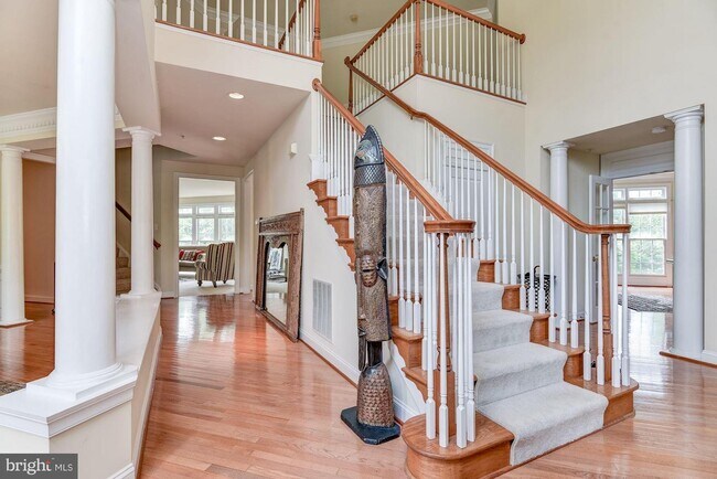 Building Photo - 615 Oak Knoll Terrace