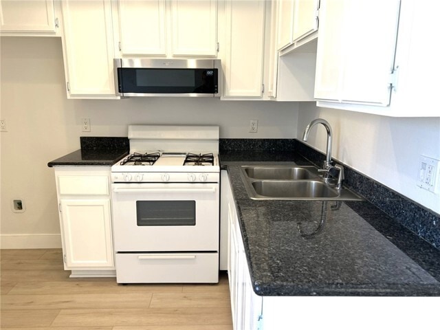 Foto del edificio - 13906 Breezeway Dr
