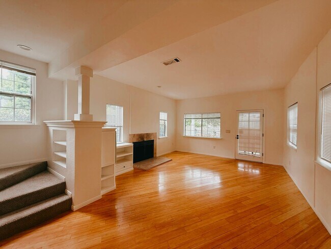 Foto del edificio - Welcome to This Charming 3BR/2BA Ocean Beach Coastal Home