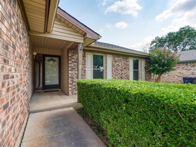 Building Photo - 3009 Amber Dr S