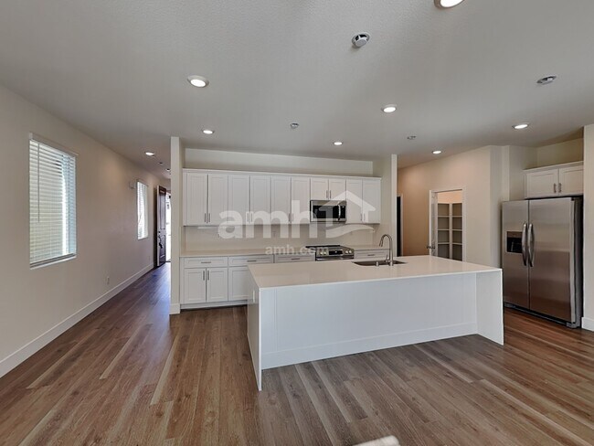 Building Photo - 10337 Bee Balm St