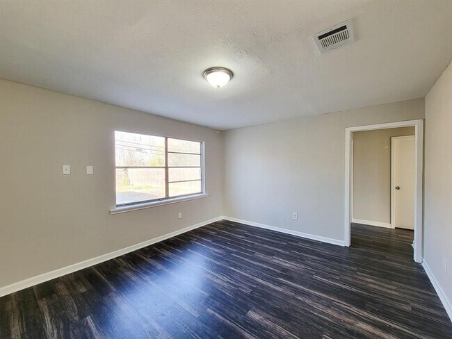 Foto del edificio - 4119 Holloway Dr