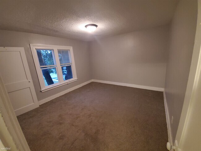 Building Photo - 2 br, 1 bath Duplex - 748 Alexander St SE