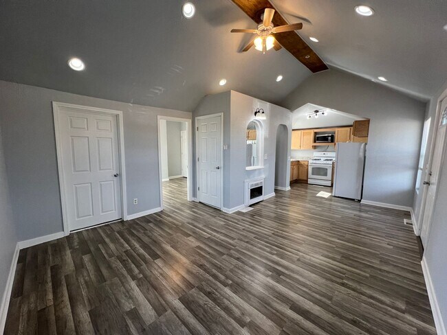 Building Photo - 1 Bedroom/1 Bathroom Washington Home For L...