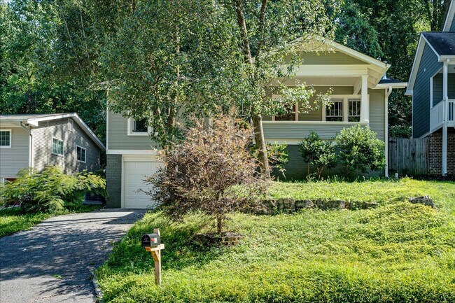 Building Photo - 2-bedroom home in the North Shore!