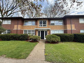 Building Photo - 1525 S Mannheim Rd