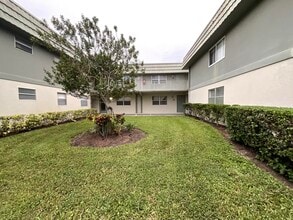 Building Photo - 679 Saxony Way