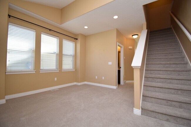 Foto del edificio - 5 Bed 3.5 Bath House next to TopGolf!!!