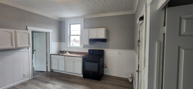 Building Photo - 306 67th St