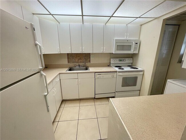 Foto del edificio - 8051 S Colony Cir