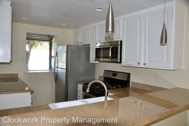 Foto del edificio - 2 br, 2 bath House - 670 Sycamore Ave