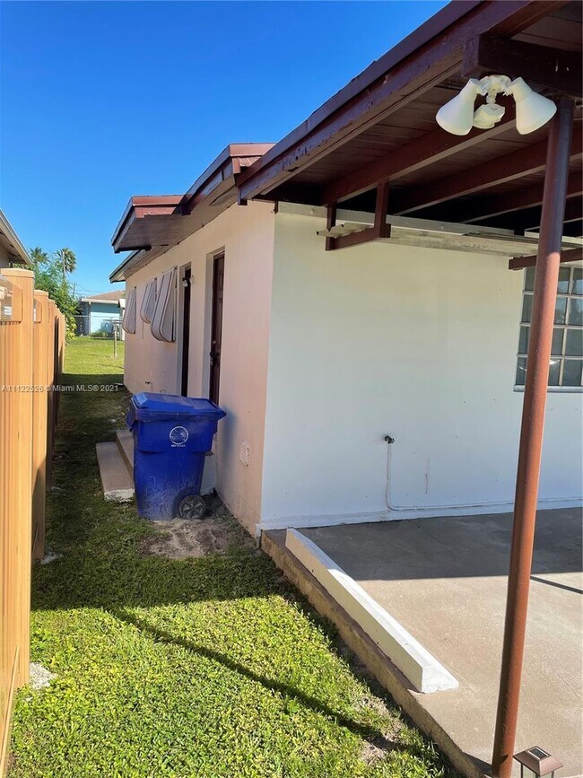 Foto del edificio - 4411 SW 25th St