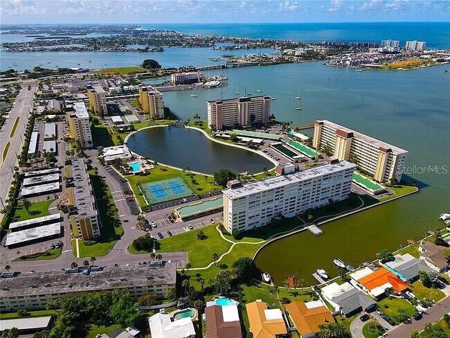 Foto del edificio - 4575 Cove Cir