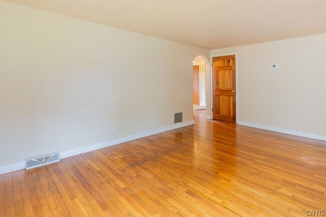Building Photo - 104 Van Mara Dr