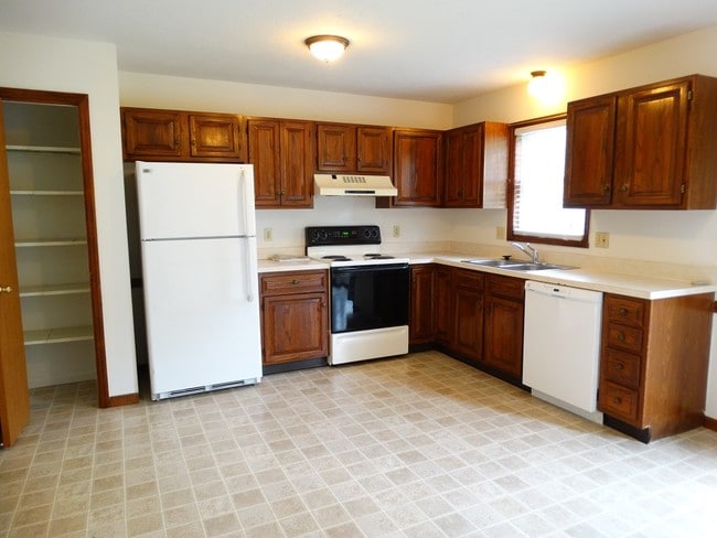 Building Photo - 207 Riverview Dr