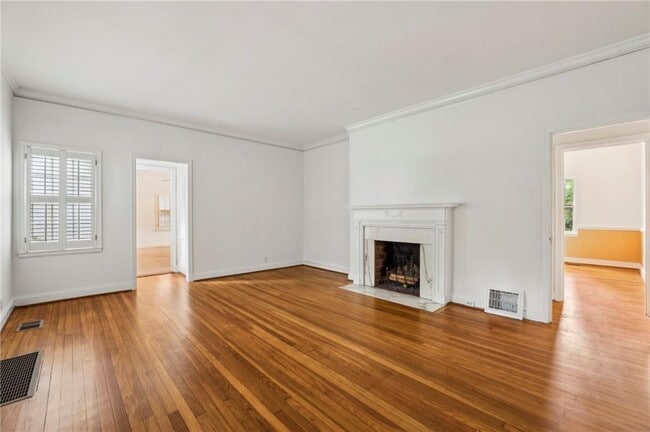 Building Photo - 3533 Kingsboro Rd NE