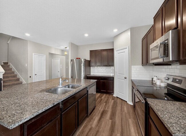 Foto del edificio - Room in House on Daisy Meadow