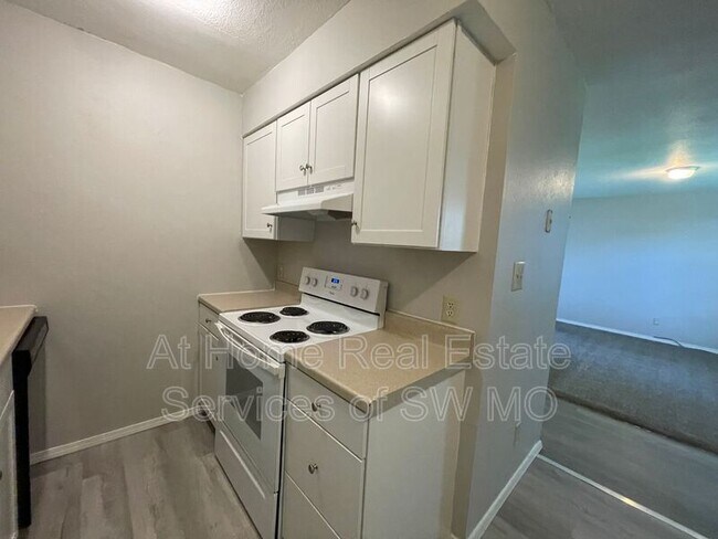 Foto del edificio - 900 S Crutcher Ave