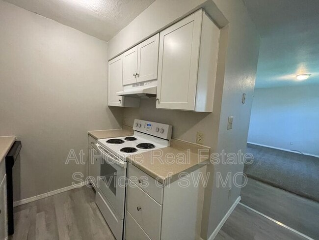 Building Photo - 900 S Crutcher Ave