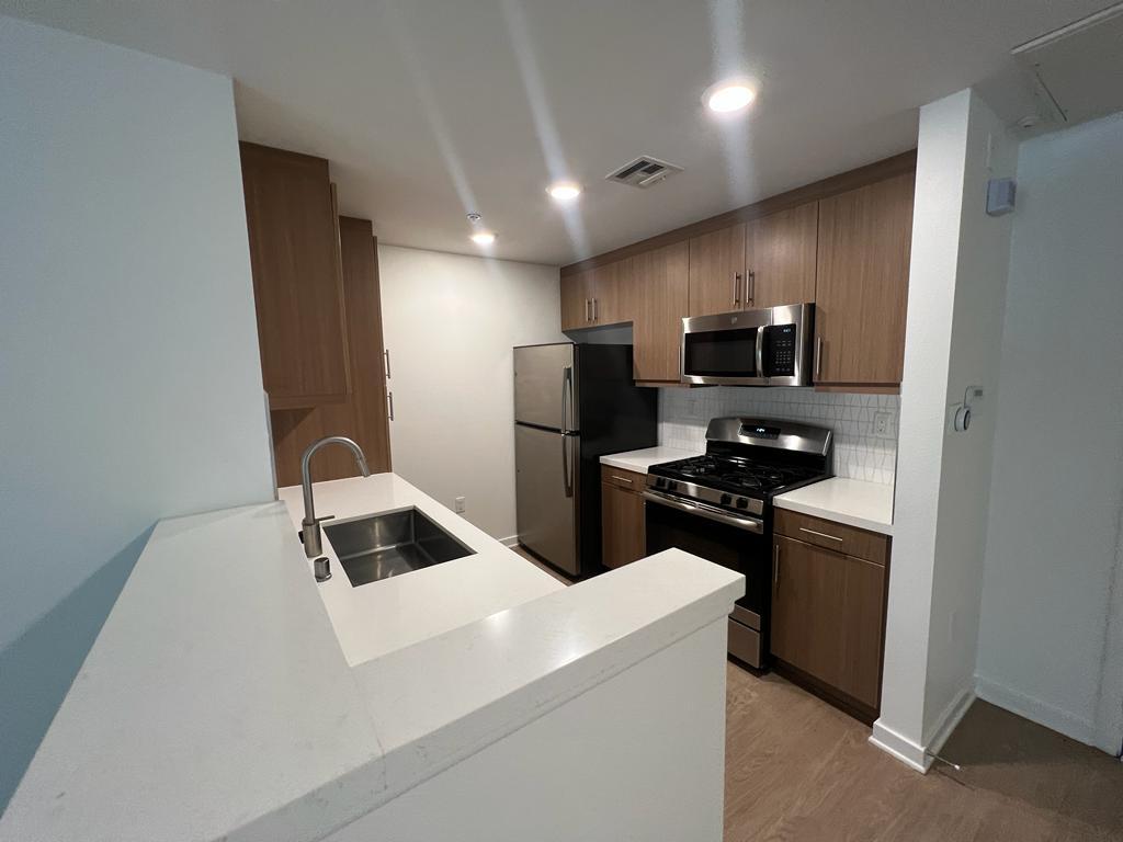 Primary Photo - 1445 Tamarind Ave