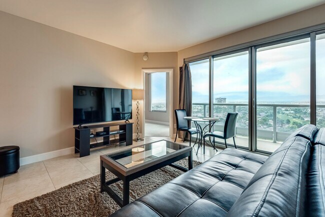 Building Photo - Turnberry Towers 1904E-Strip/Golf/City Views from this Fully Furnished 1Bd Residence