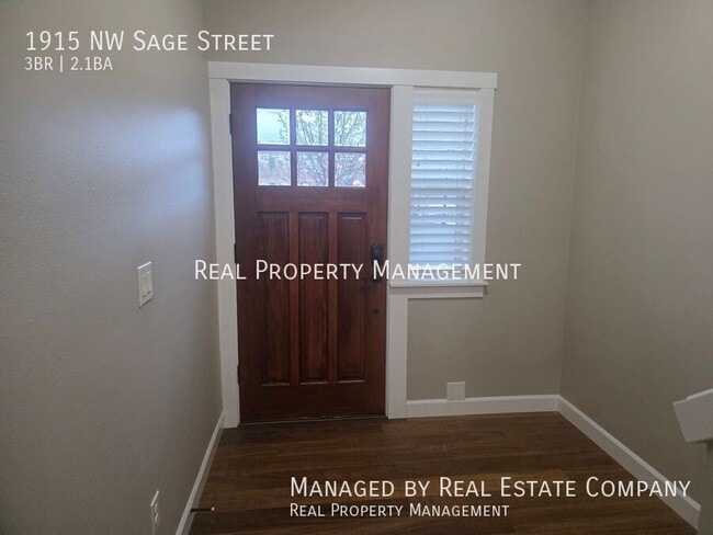 Photo - 1915 NW Sage St House