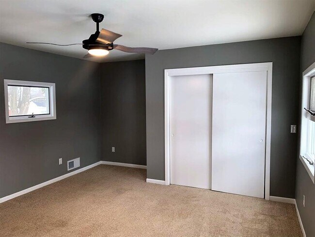 Building Photo - 930 Henry St