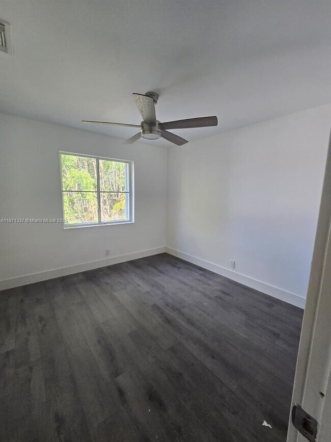 Foto del edificio - 4821 SW 34th Terrace