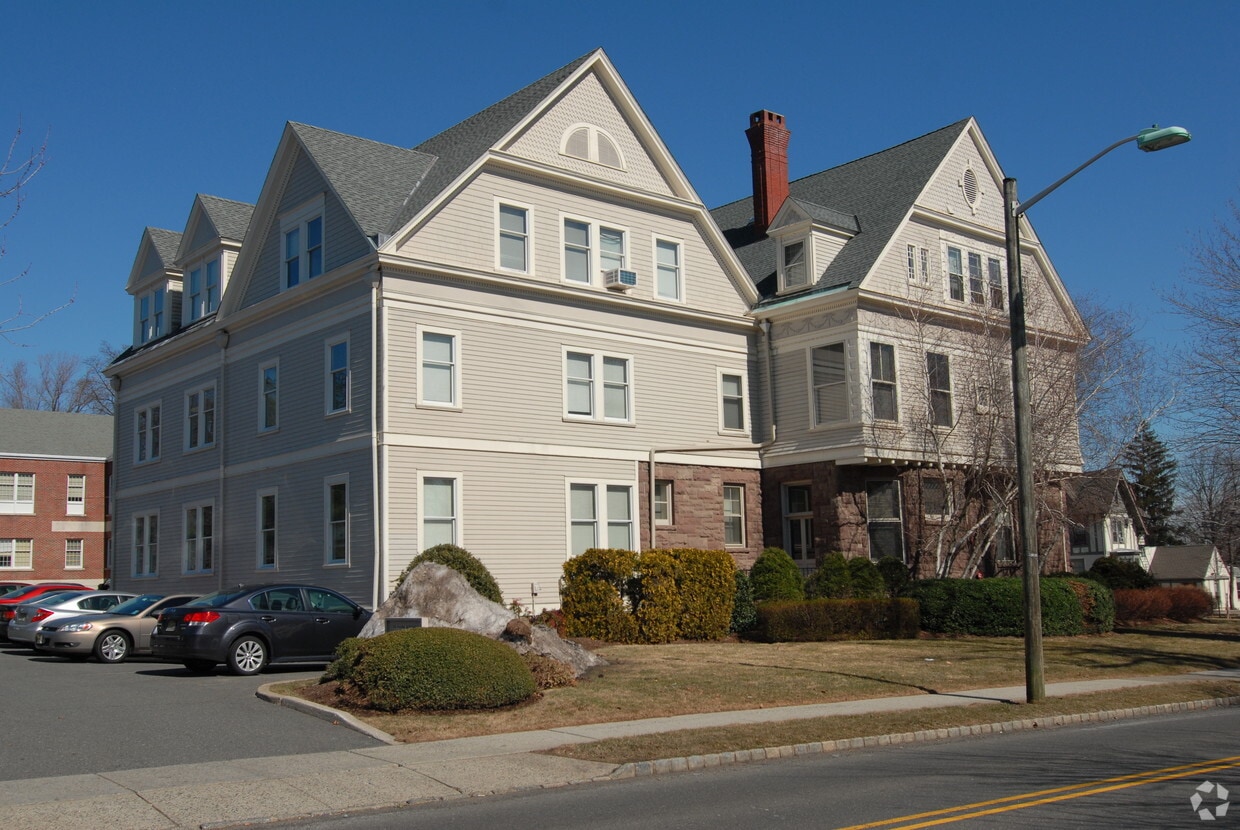 231 Claremont Ave, Montclair, NJ 07042 Apartments in Montclair, NJ