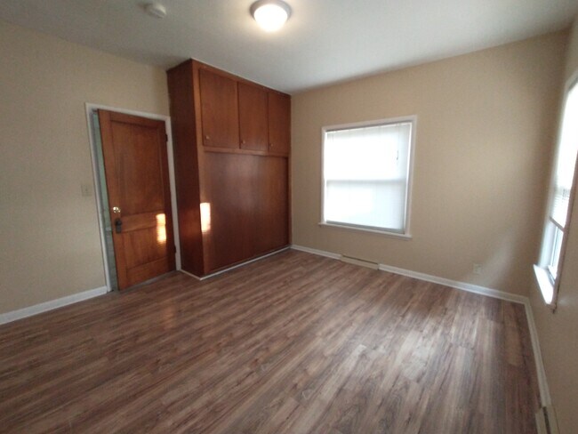 Building Photo - 1508 Bever Ave SE