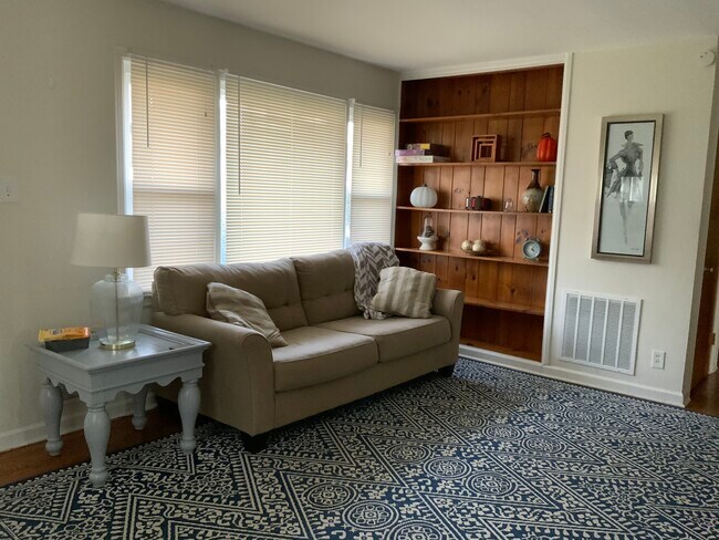 Den - 1230 Floyd Ave SW