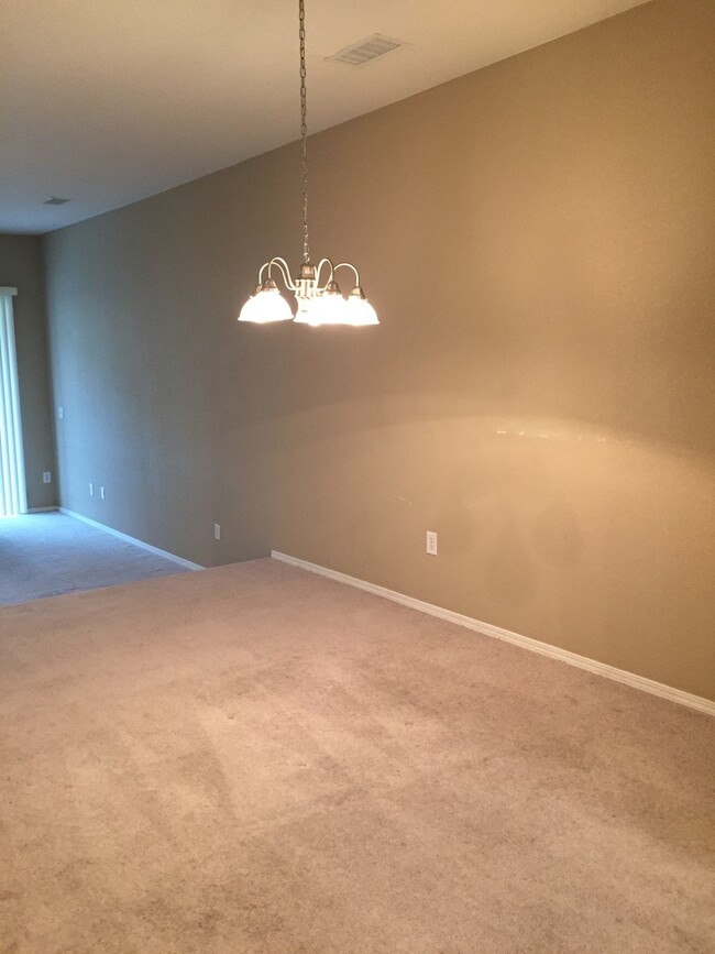 Building Photo - Large 2 Bedroom Sterling Ridge Town Home w...