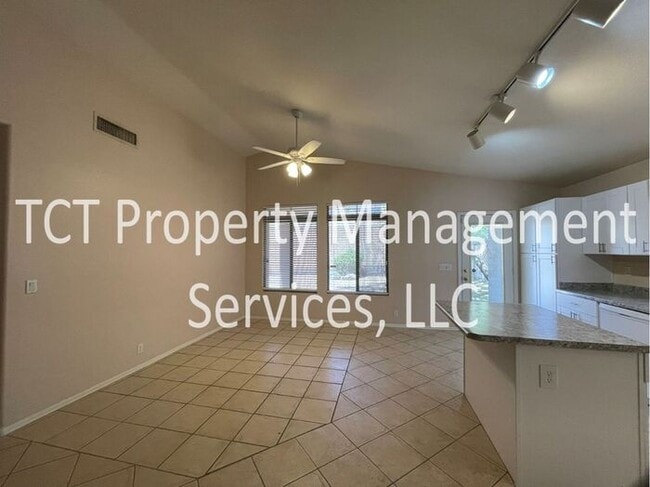 Building Photo - Charming 4 Bedroom in Great Location!