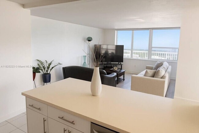 Foto del edificio - 2750 NE 183rd St