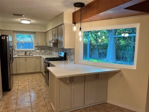 Building Photo - 8110 Bob White Dr