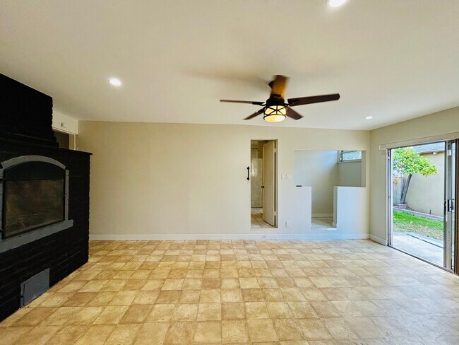 Habitación familiar con chimenea - 2725 W 81st St
