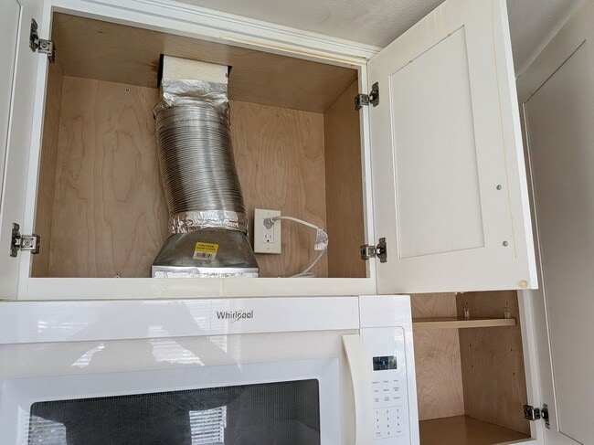 Building Photo - Mira Mesa Apartment New Salem