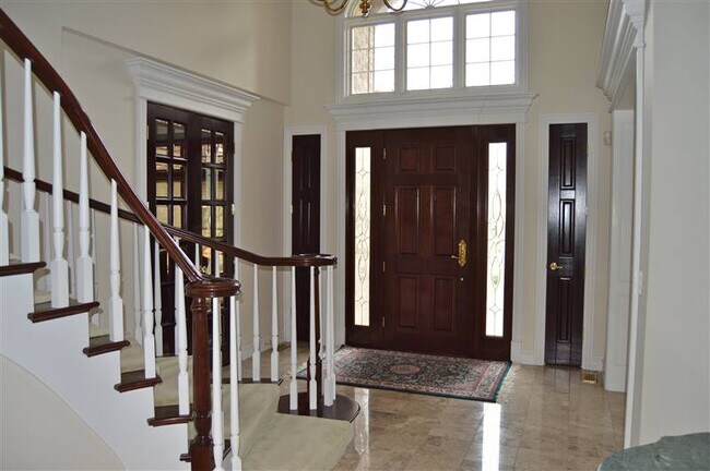 Foto del edificio - 711 Berkshire Ct