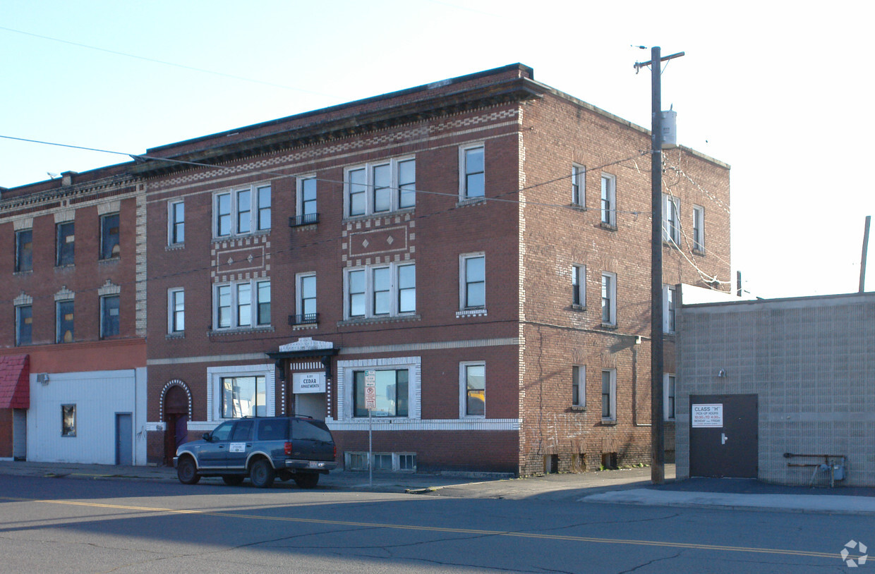 Primary Photo - 211 S Cedar St