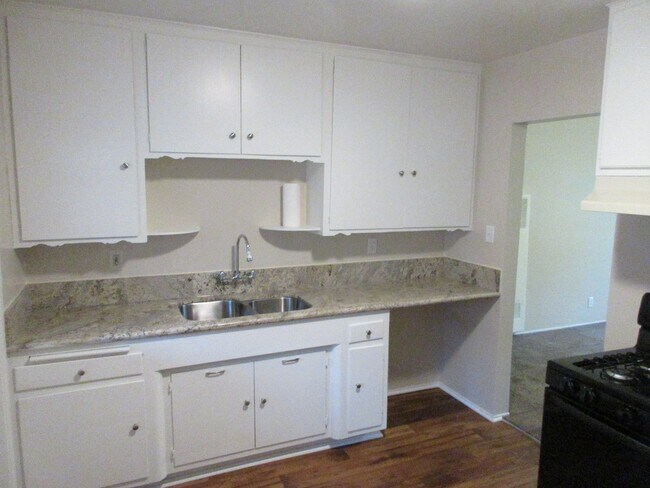 Building Photo - AFIFTH