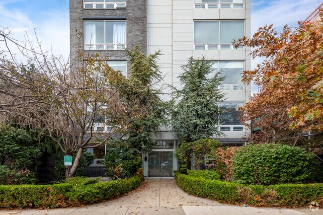Foto del edificio - 219 Withers St