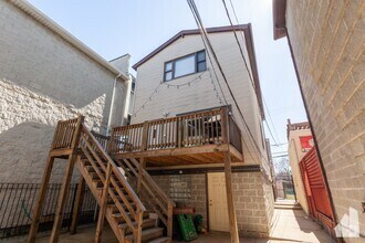Building Photo - 1433 W Oakdale Ave